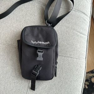 Lululemon cross body black